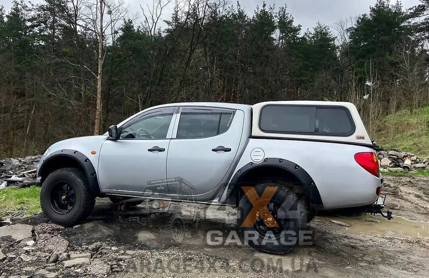 Пластикові розширювачі арок Mitsubishi L200 2006-2015 (Фендера/ABS пластик) FF-TT06B фото