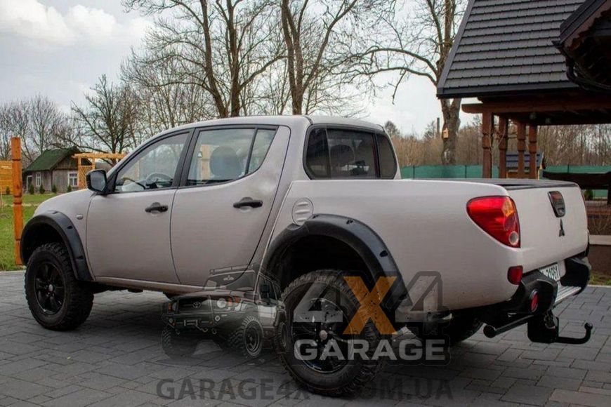 Пластикові розширювачі арок Mitsubishi L200 2006-2015 (Фендера/ABS пластик) FF-TT06B фото