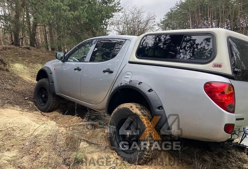Пластикові розширювачі арок Mitsubishi L200 2006-2015 (Фендера/ABS пластик) FF-TT06B фото