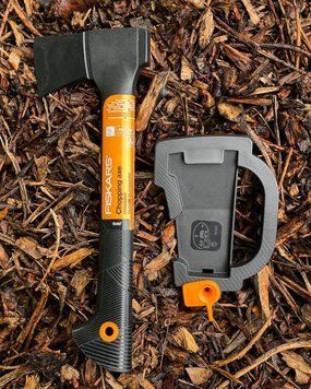 Компактна універсальна сокира Fiskars Solid A6 (1052046) 1052046 фото