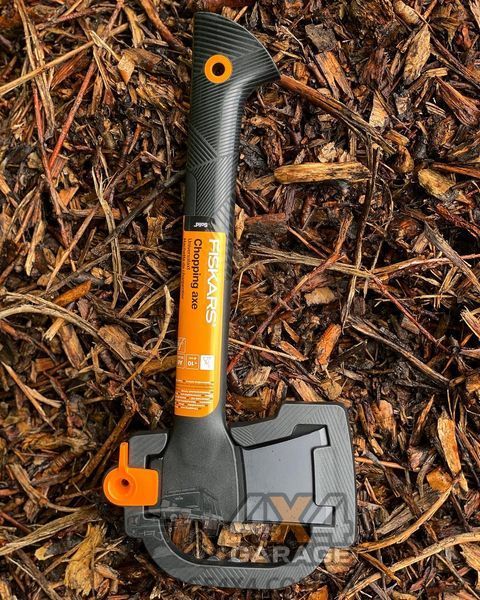 Компактный универсальный топор Fiskars Solid A6 (1052046) 1052046 фото