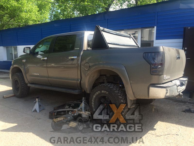 Комплект драбини (U-болтів) OME для Toyota Tundra 2006 &mdash; 2021 OMEU53B фото