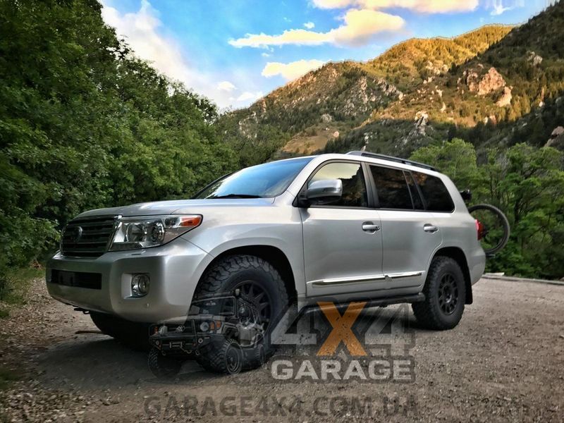 Комплект подвески Old Man Emu Sport для Toyota Land Cruiser 200 4.7i 2703, 2723, 91005 (2 шт фото