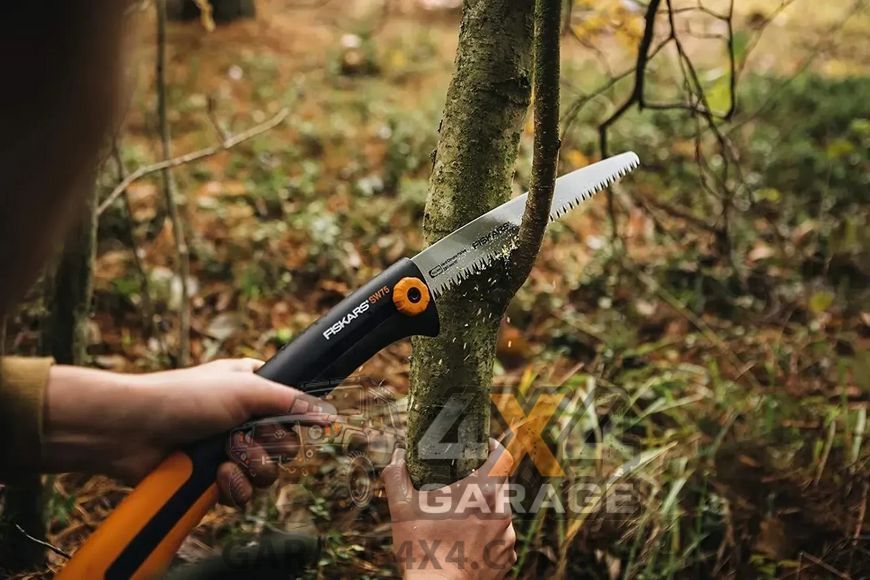 Подарочный набор Fiskars: топор-колун, нож, складная пила (2021283) 2021283 фото