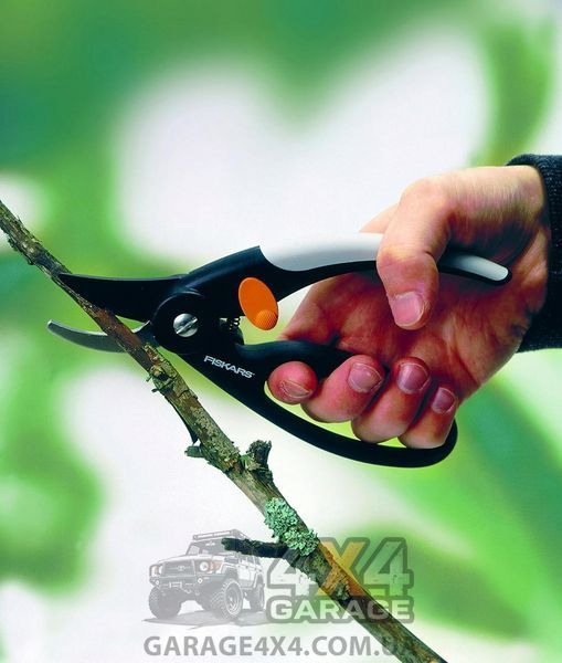 Плоскостной секатор Fiskars P44 с петлей для пальцев (1001534) 1001534 фото