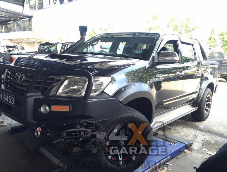 Пластиковые расширители арок Toyota Hilux 2012-2015 (Фендера / ABS-пластик) FF-V4D12B фото