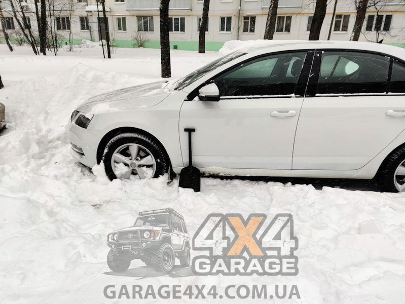 Компактная автомобильная лопата для снега в багажник Fiskars Solid (1019353) 1019353 фото