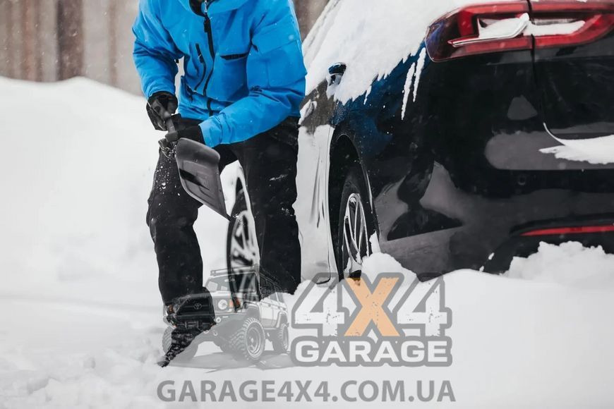 Компактная автомобильная лопата для снега в багажник Fiskars Solid (1019353) 1019353 фото