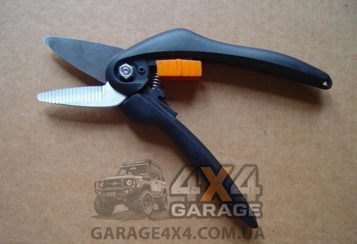 Універсальні ножиці Fiskars SingleStep SP28 111280 1000571 фото