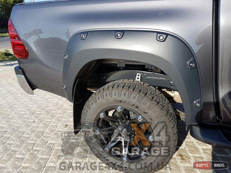 Пластиковые фендера для Toyota Hilux 2021+ (расширители арок / ABS пластик) FF-THR21B фото