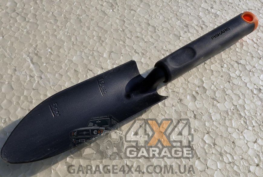 Садовий совок Fiskars Ergo 1027018 (вузький, металевий)