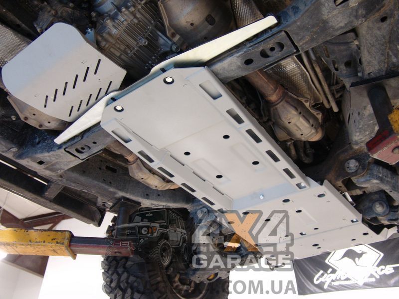 Комплект усиленной защиты двигателя и раздатки ARB для Toyota Land Cruiser 200 2007-2015 (V8 турбодизель) 5415100 фото